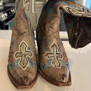 Rancho Semental Brown/Blue Leather Western Boots with Cross Design. Very fun!